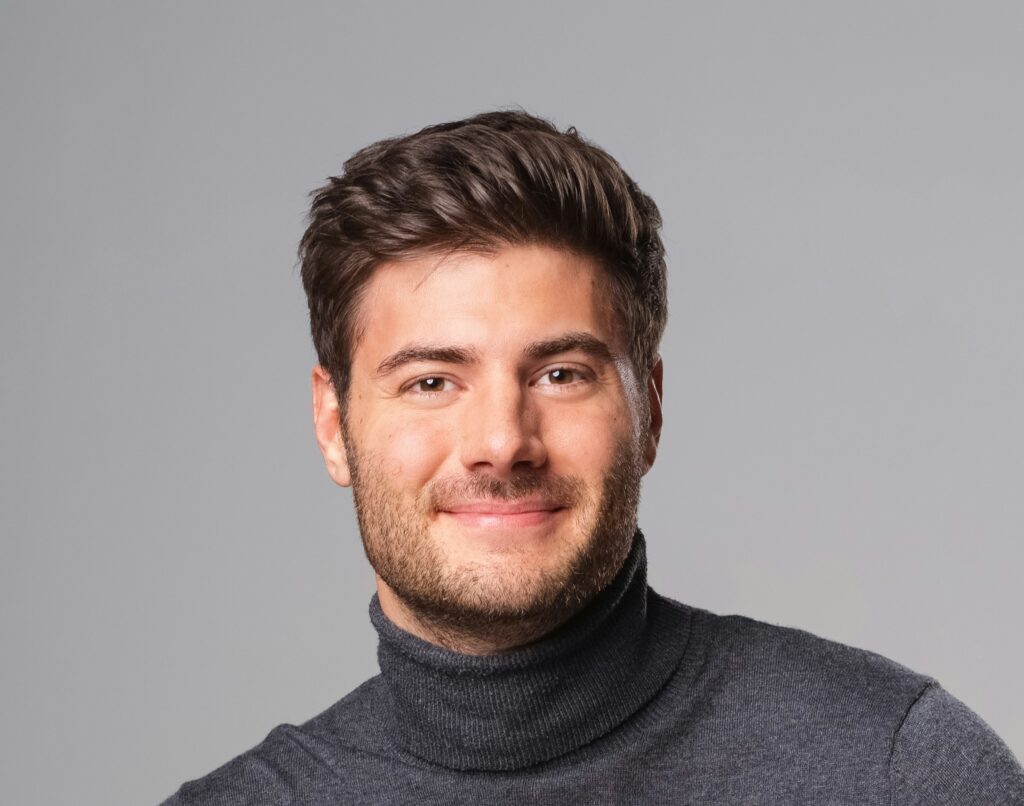 Dream Wants Your Car Logo